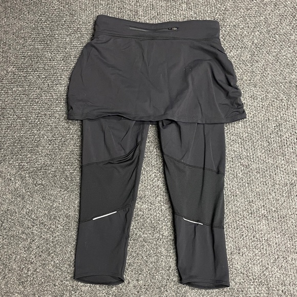 Athleta Contender 2-in-1 Skirt Leggings Black Capri Modest size Small - Picture 3 of 3